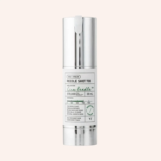 VT Reedle Shot 700 30ml – Flasche mit weißem, umlaufendem Etikett, aufrecht vor schwarzem Hintergrund