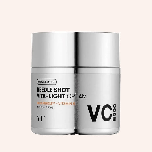VT Reedle Shot Vita-Light Cream 50ml – Tube mit silberner Kappe vor schwarzem Hintergrund